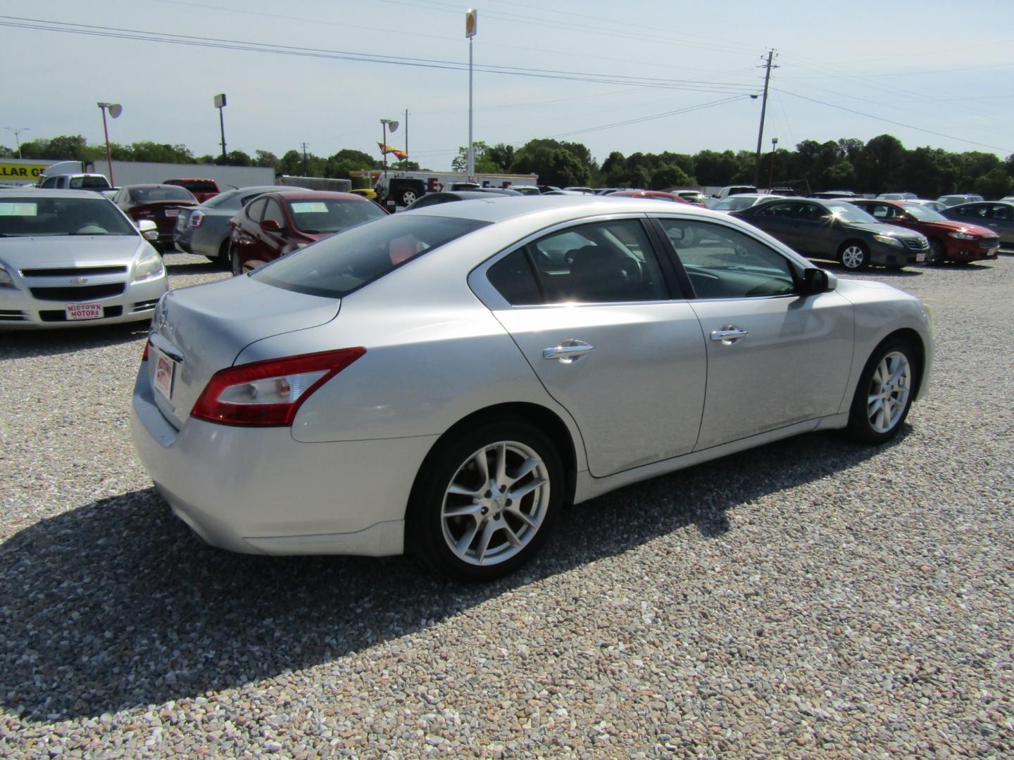 2011 Silver /Gray Nissan Maxima S (1N4AA5AP8BC) with an 3.5L V6 DOHC 24V engine, Automatic transmission, located at 15016 S Hwy 231, Midland City, AL, 36350, (334) 983-3001, 31.306210, -85.495277 - Photo#7